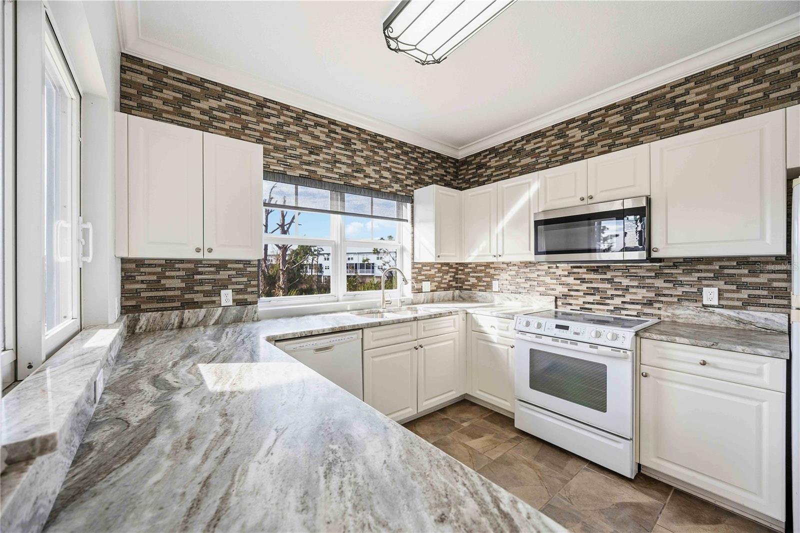 Image 18 of 45 For 3923 Cape Haze Drive 306