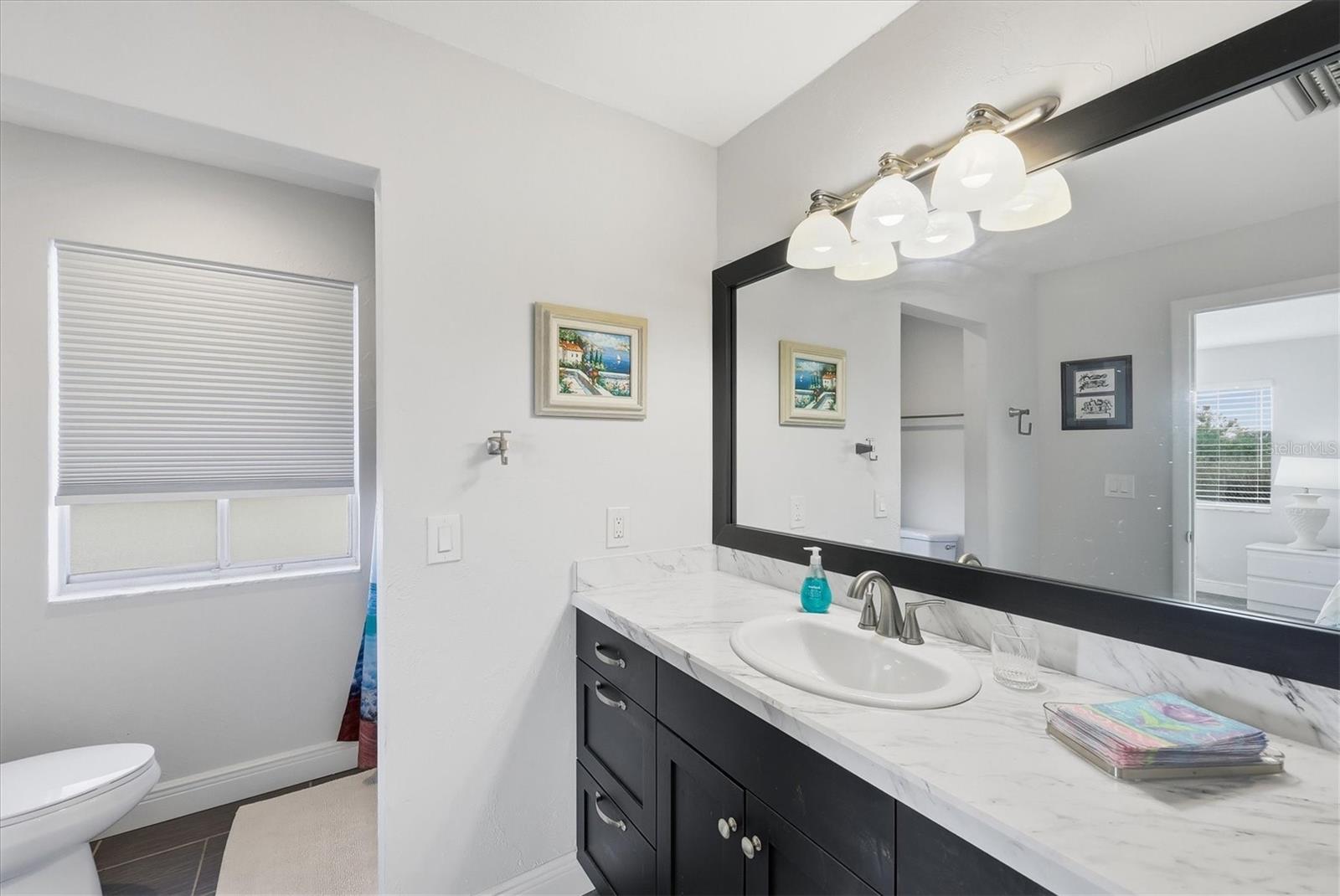 Image 14 of 37 For 33 Annapolis Lane