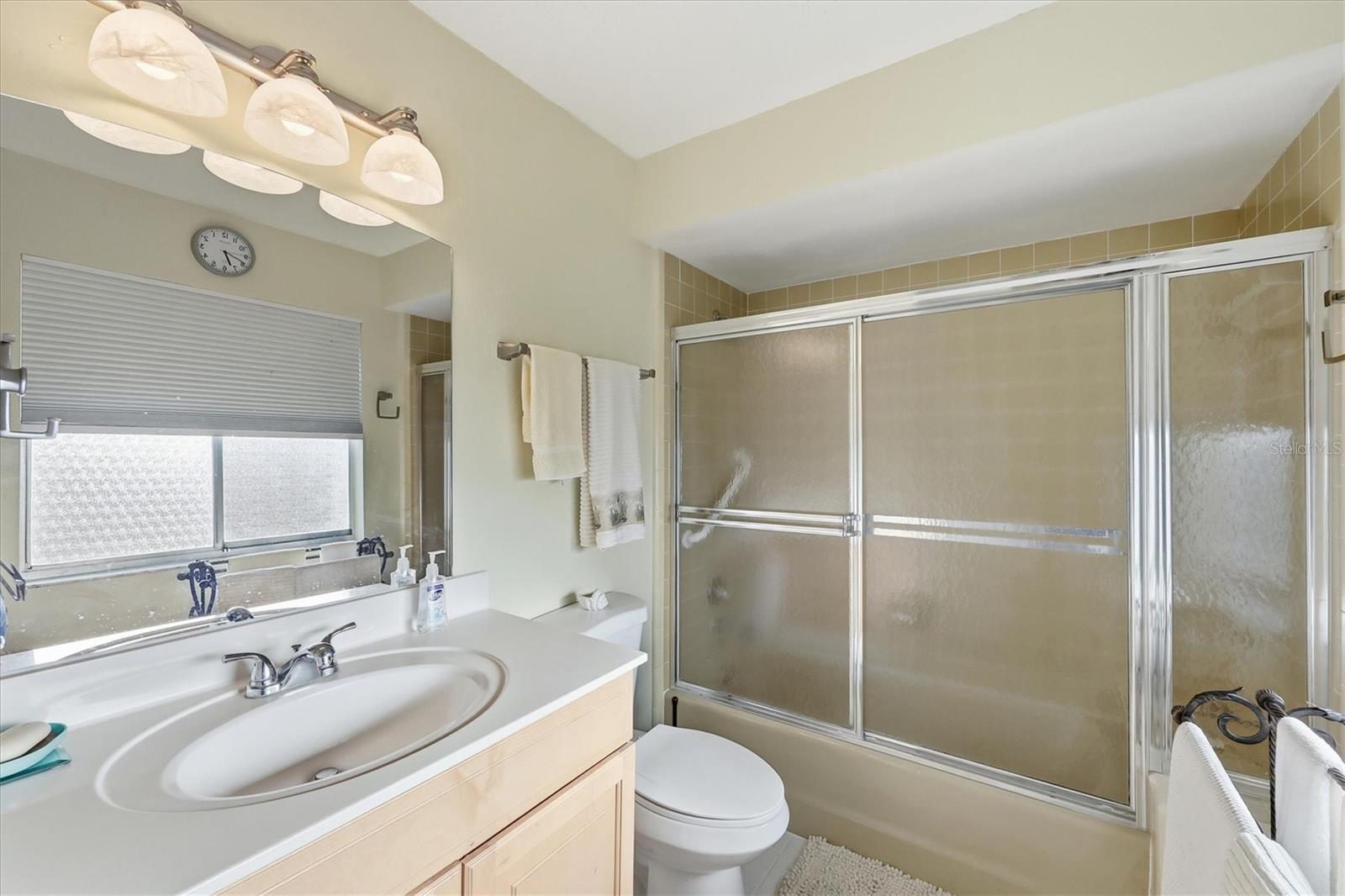 Image 17 of 37 For 33 Annapolis Lane