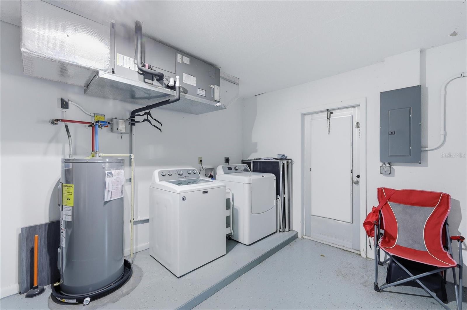 Image 18 of 37 For 33 Annapolis Lane