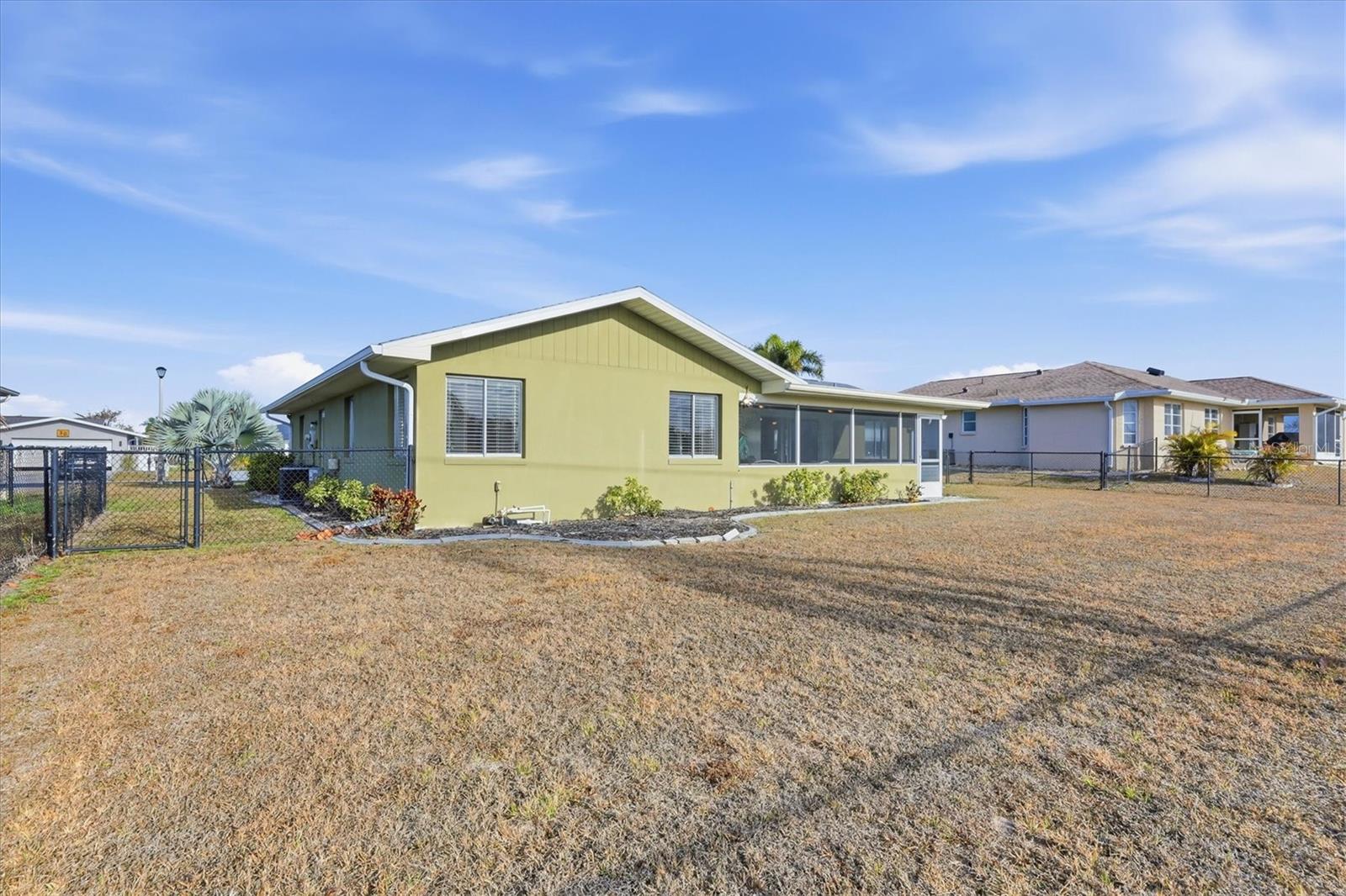 Image 21 of 37 For 33 Annapolis Lane