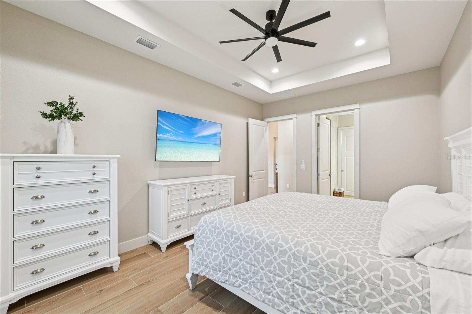 Image 22 of 54 For 242 Fairway Road