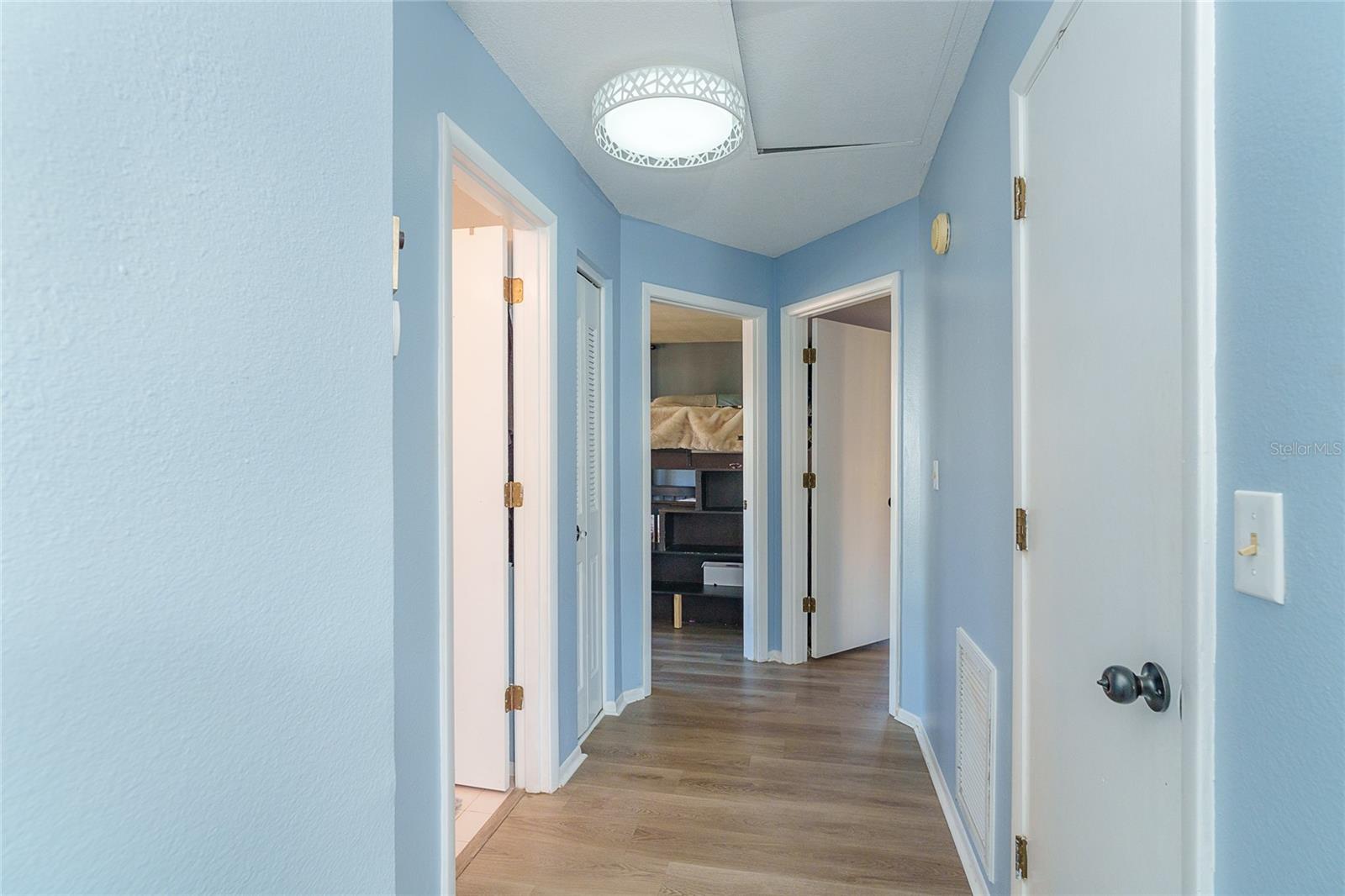 Image 12 of 31 For 25 Quails Run Boulevard 7