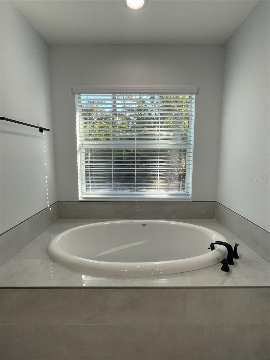 Image 9 of 18 For 161 Overbrook Street