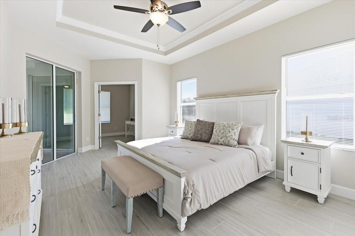 Listing photo id 16 for 725 Redbud Court