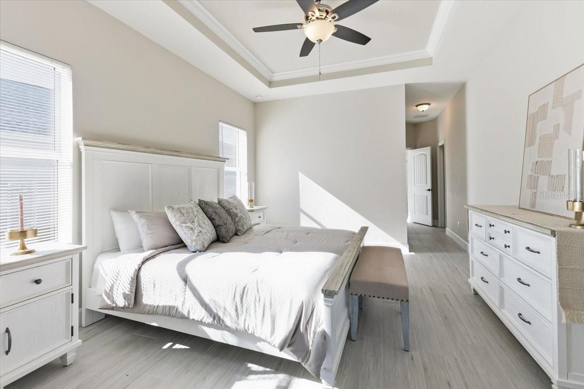 Listing photo id 17 for 725 Redbud Court