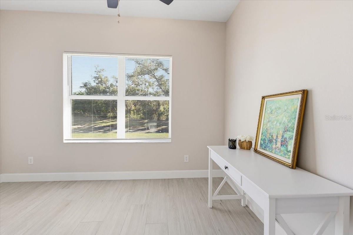 Listing photo id 19 for 725 Redbud Court