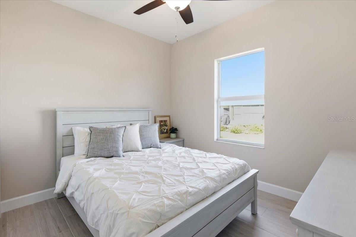 Listing photo id 25 for 725 Redbud Court