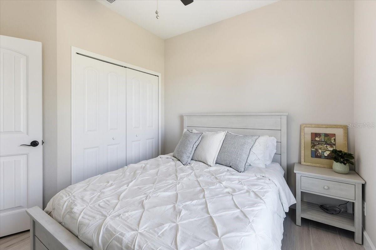 Listing photo id 26 for 725 Redbud Court