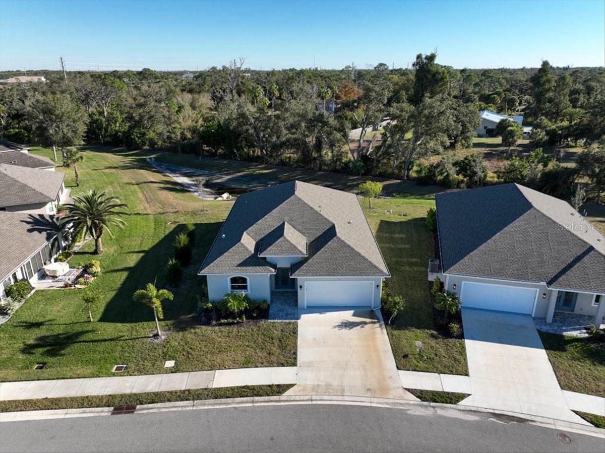 Listing photo id 1 for 725 Redbud Court