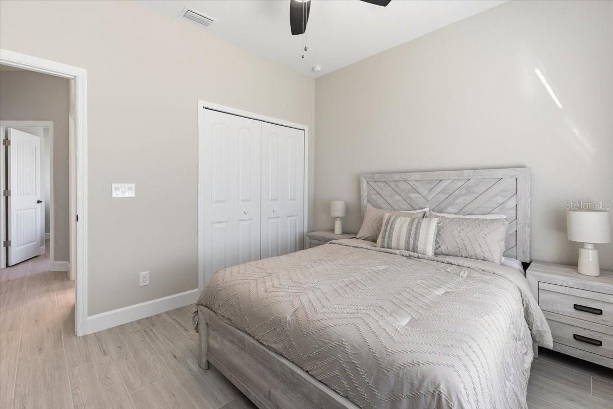 Listing photo id 29 for 725 Redbud Court