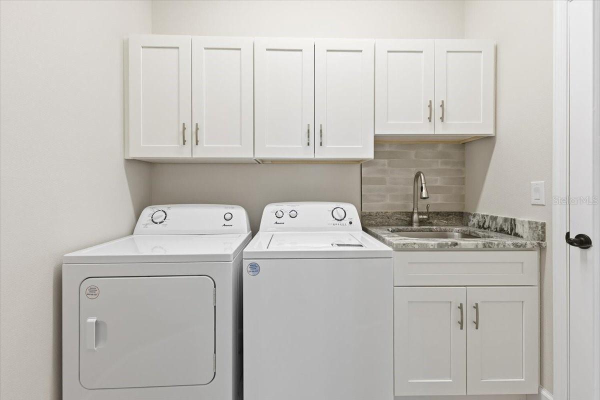 Listing photo id 30 for 725 Redbud Court