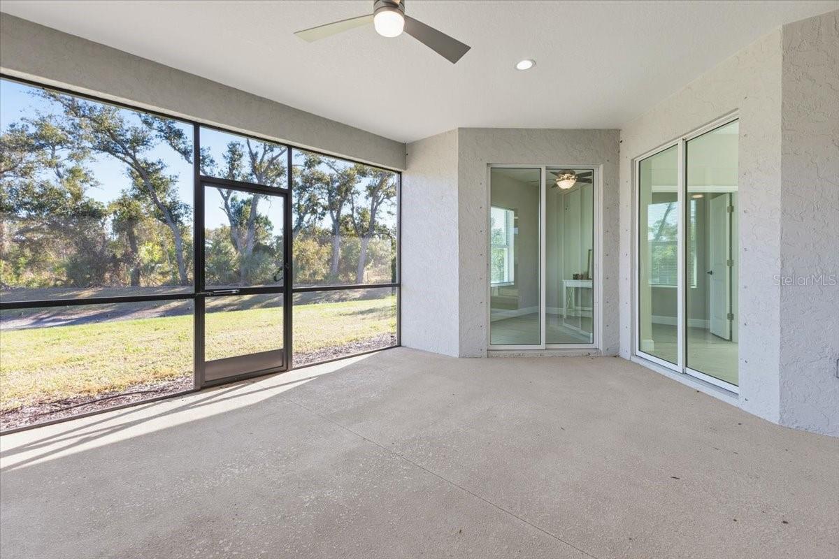 Listing photo id 31 for 725 Redbud Court