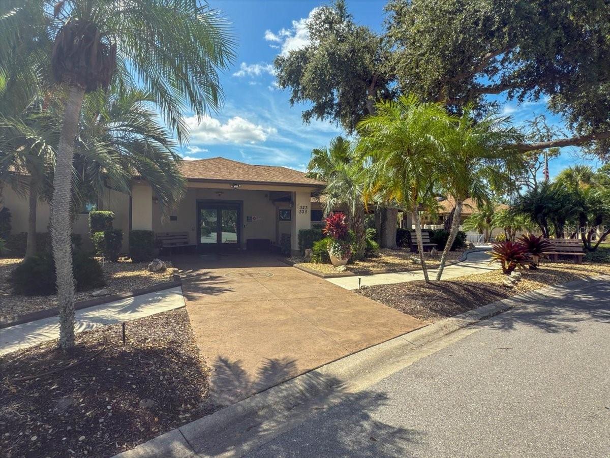 Listing photo id 33 for 725 Redbud Court