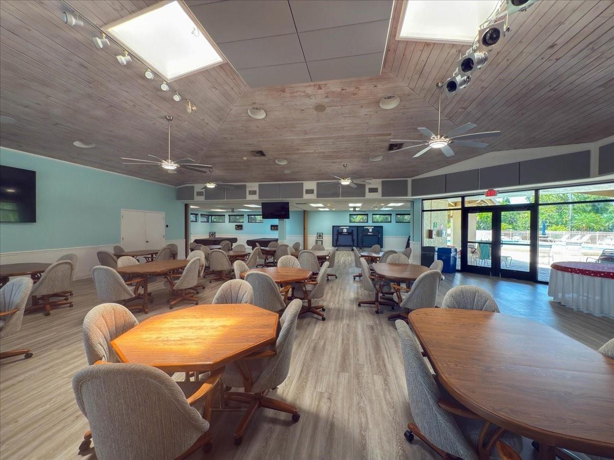 Listing photo id 40 for 725 Redbud Court