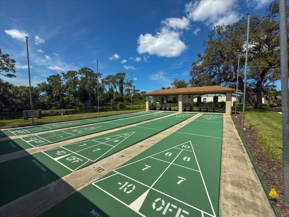 Listing photo id 46 for 725 Redbud Court