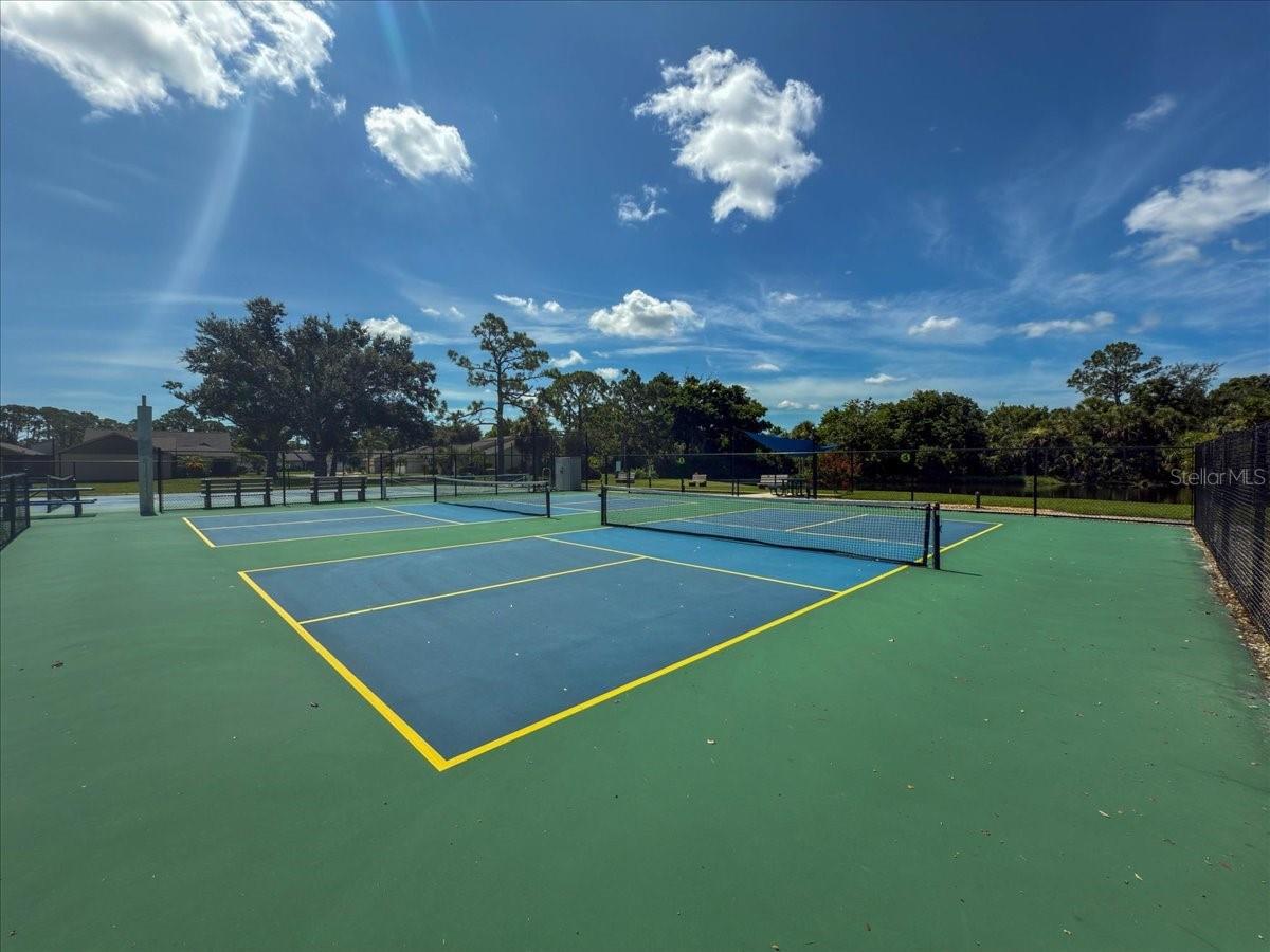 Listing photo id 48 for 725 Redbud Court