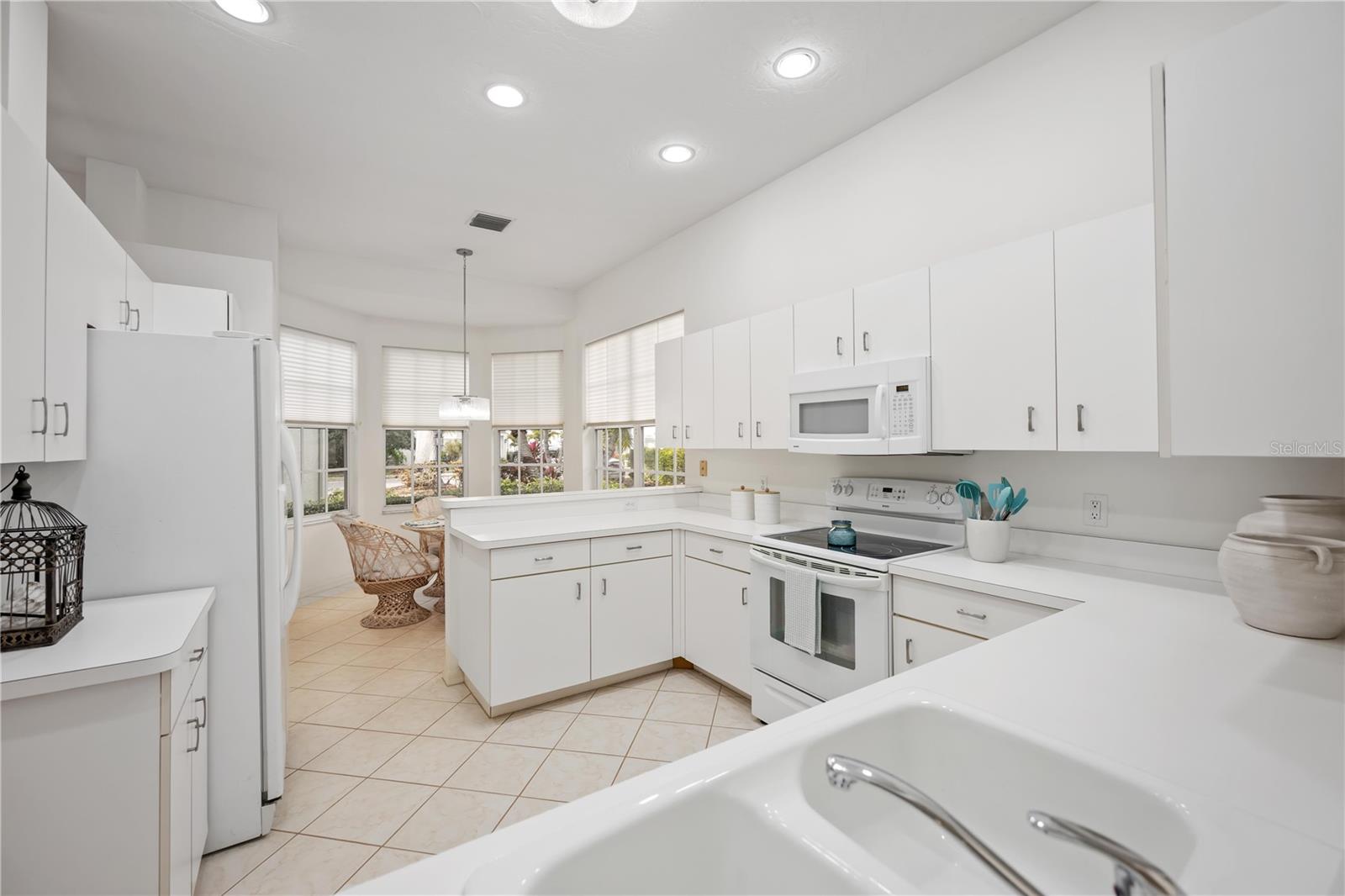 Image 9 of 80 For 547 Fallbrook Drive