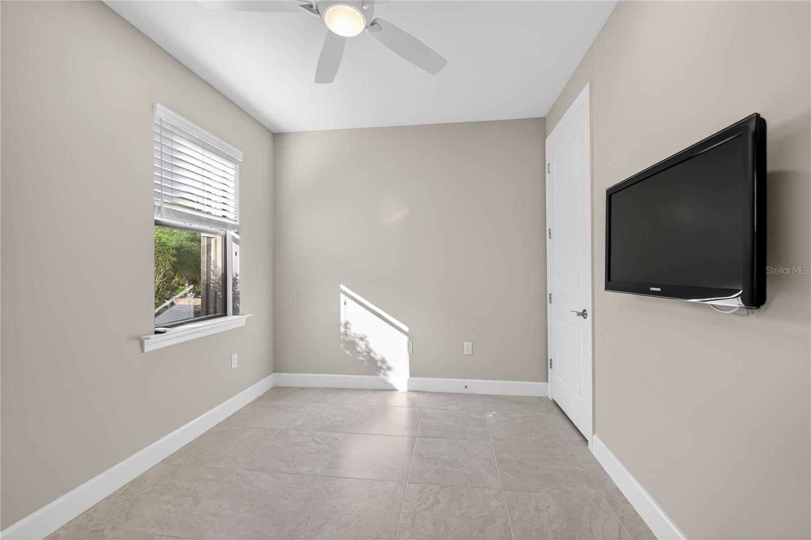 Image 27 of 70 For 1596 Hyssop Loop