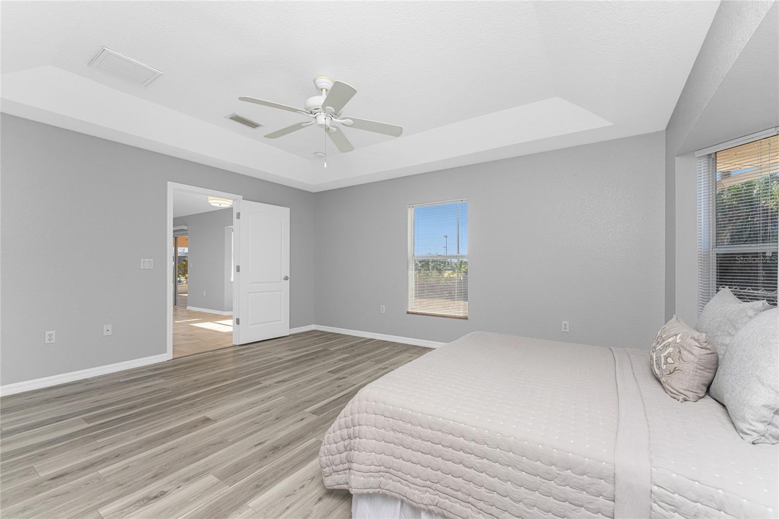 Image 27 of 54 For 1053 Bay Harbor Drive