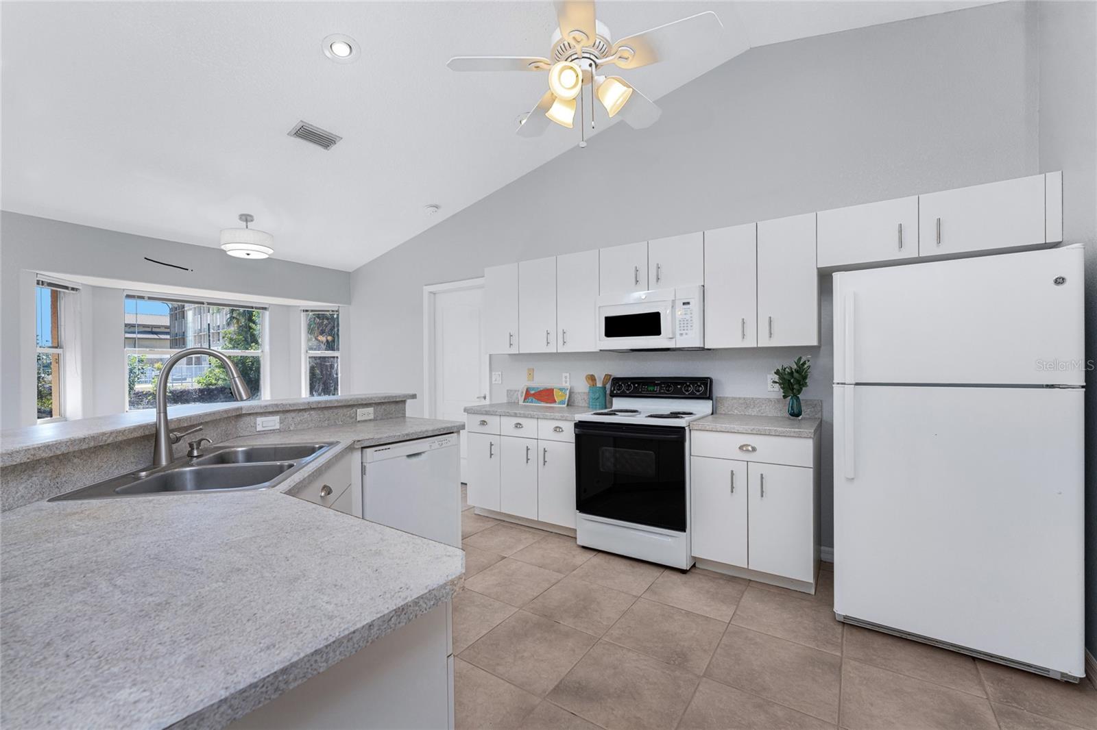 Image 5 of 54 For 1053 Bay Harbor Drive