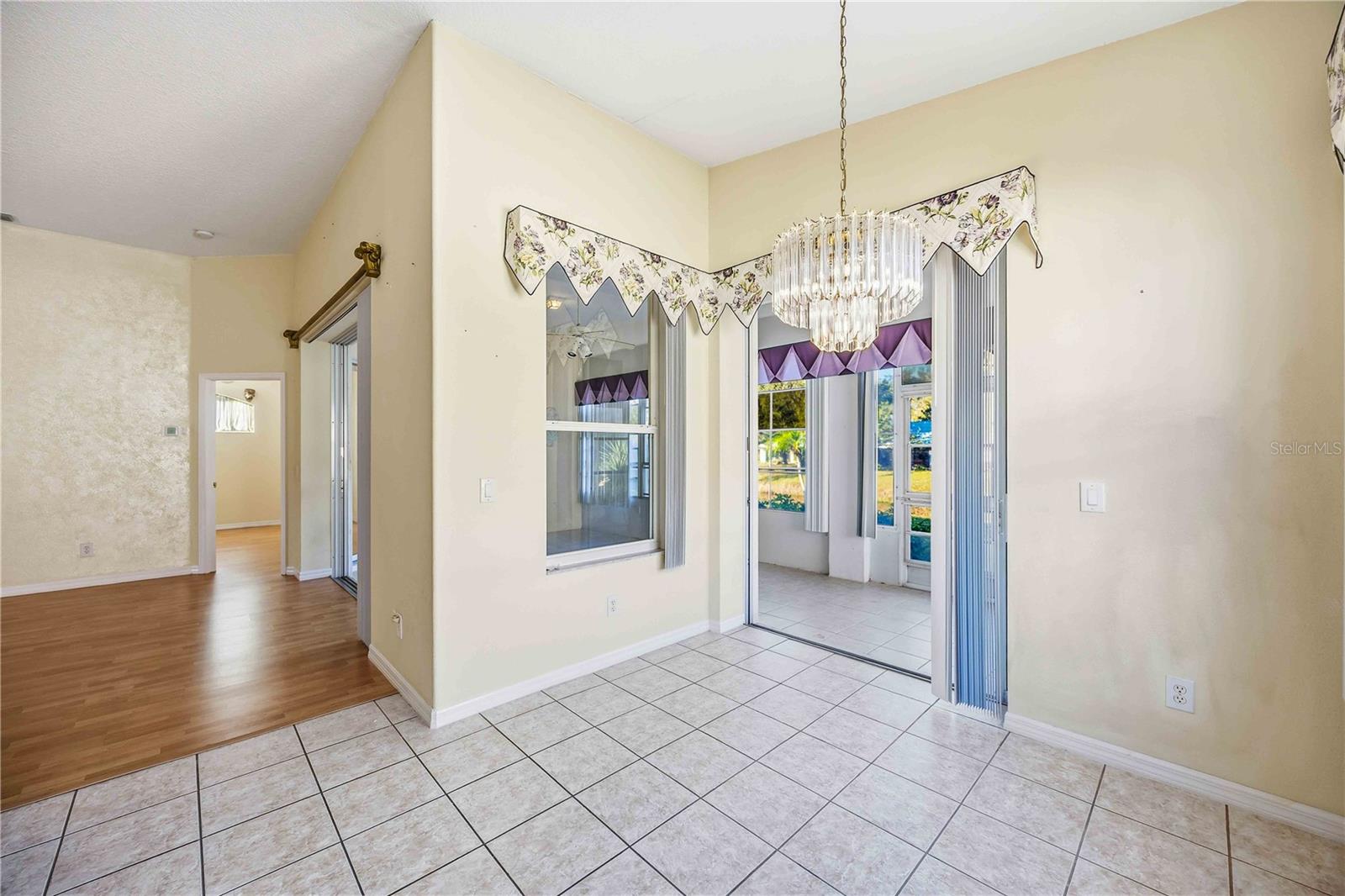 Image 11 of 47 For 138 Braemar Avenue