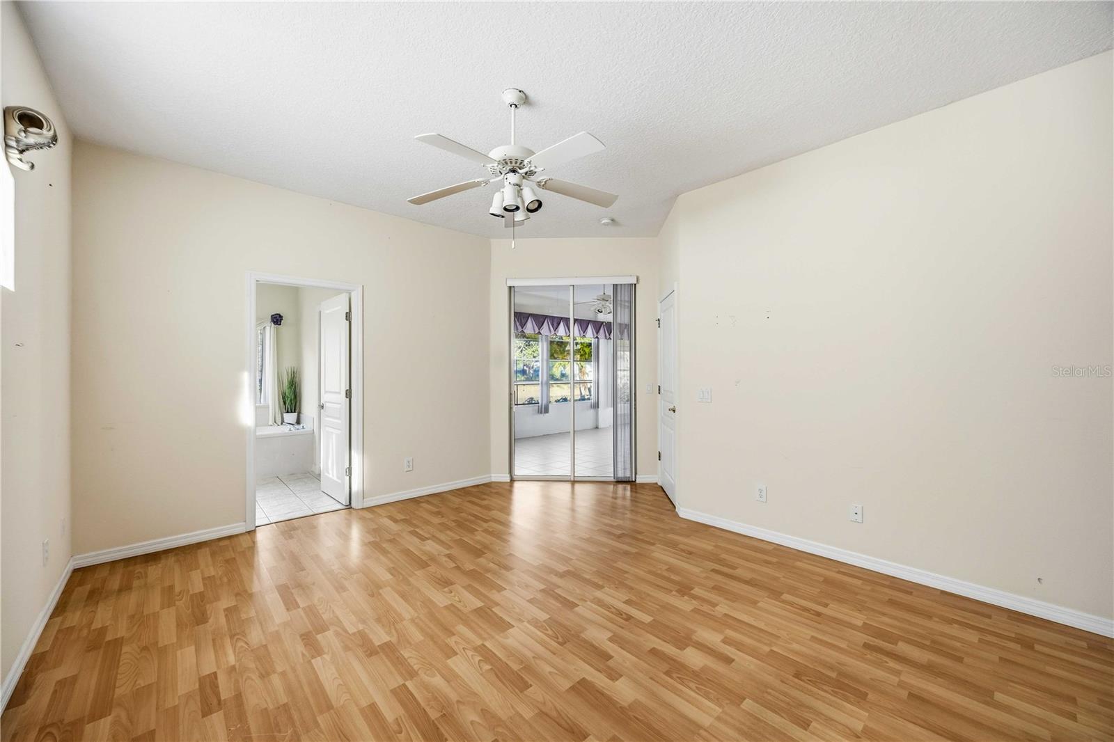 Image 17 of 47 For 138 Braemar Avenue