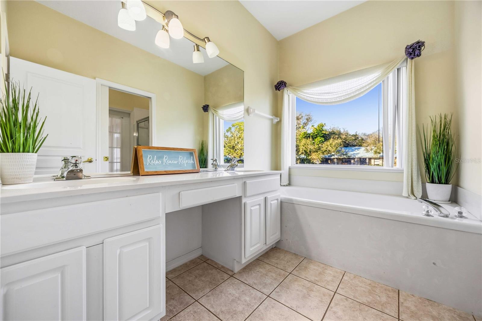 Image 18 of 47 For 138 Braemar Avenue