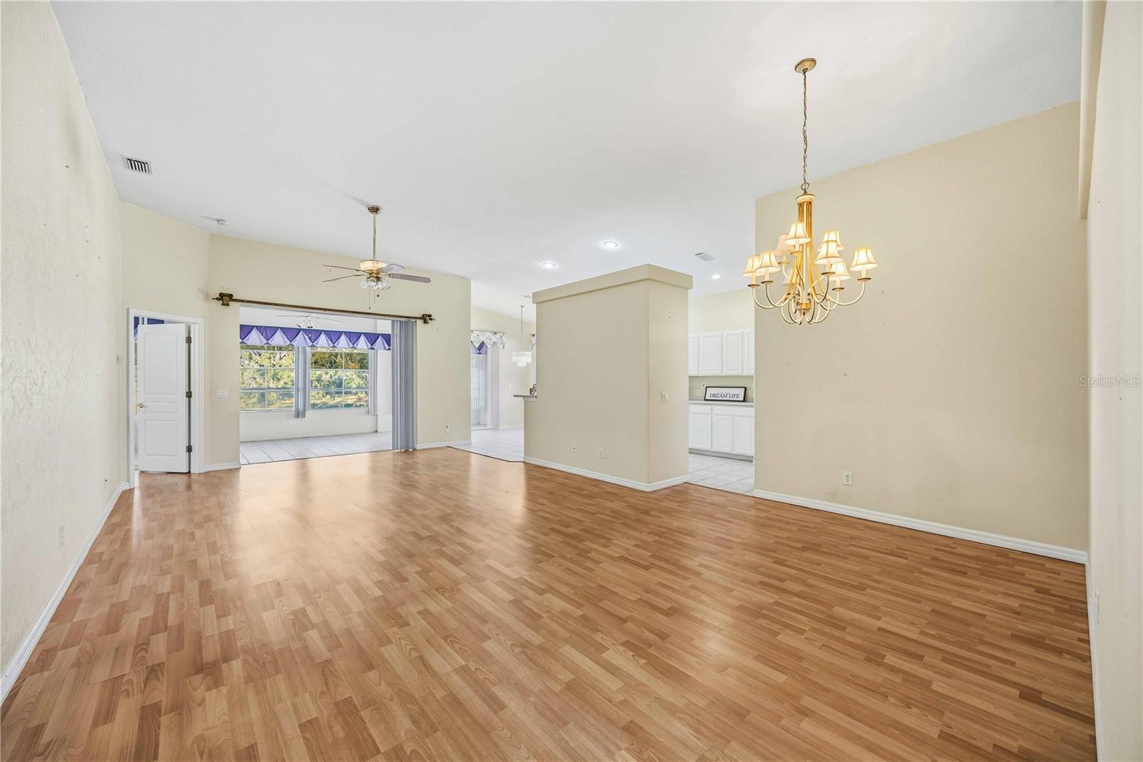 Image 4 of 47 For 138 Braemar Avenue