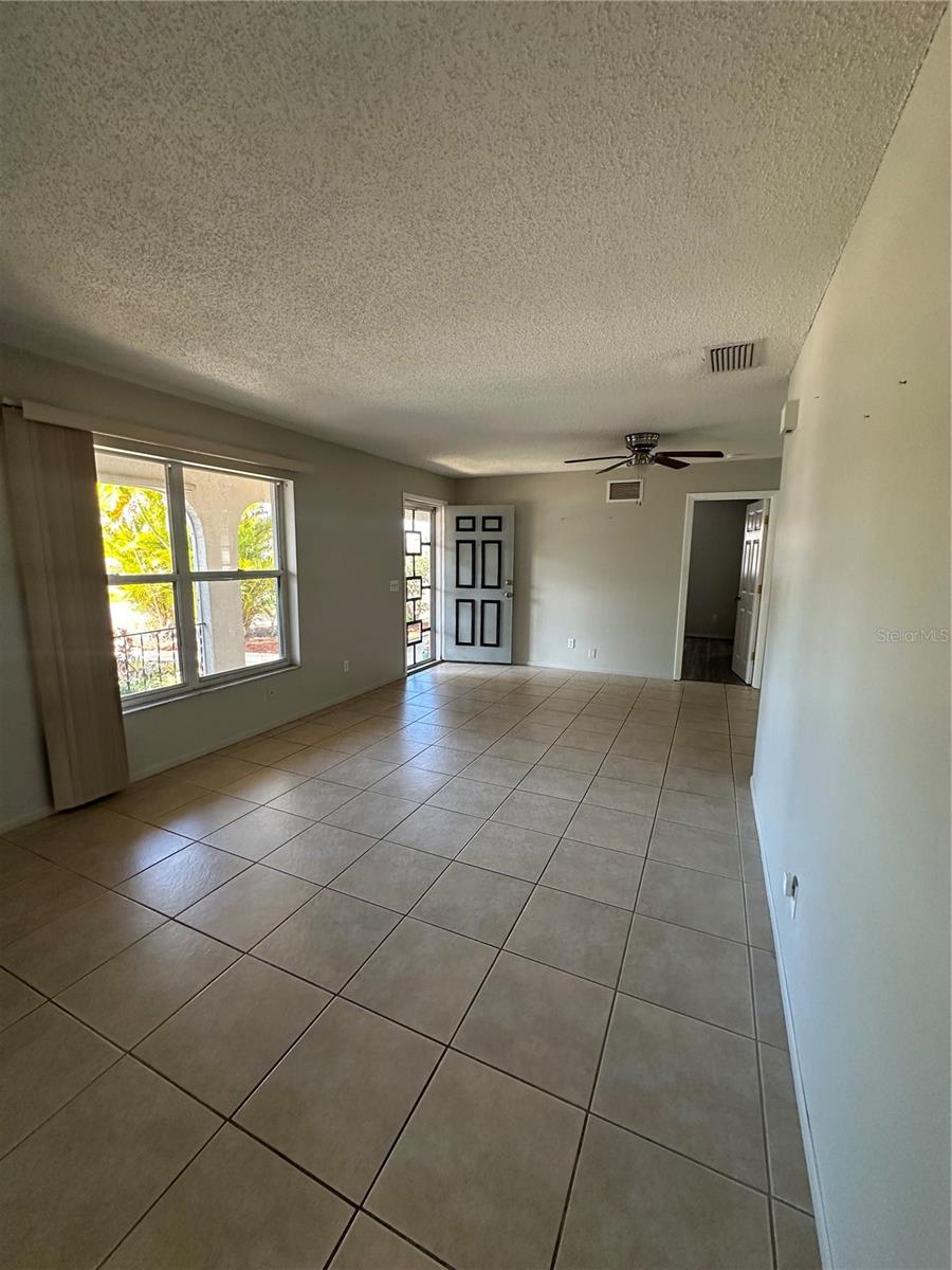 Image 4 of 12 For 1321 Washington Drive