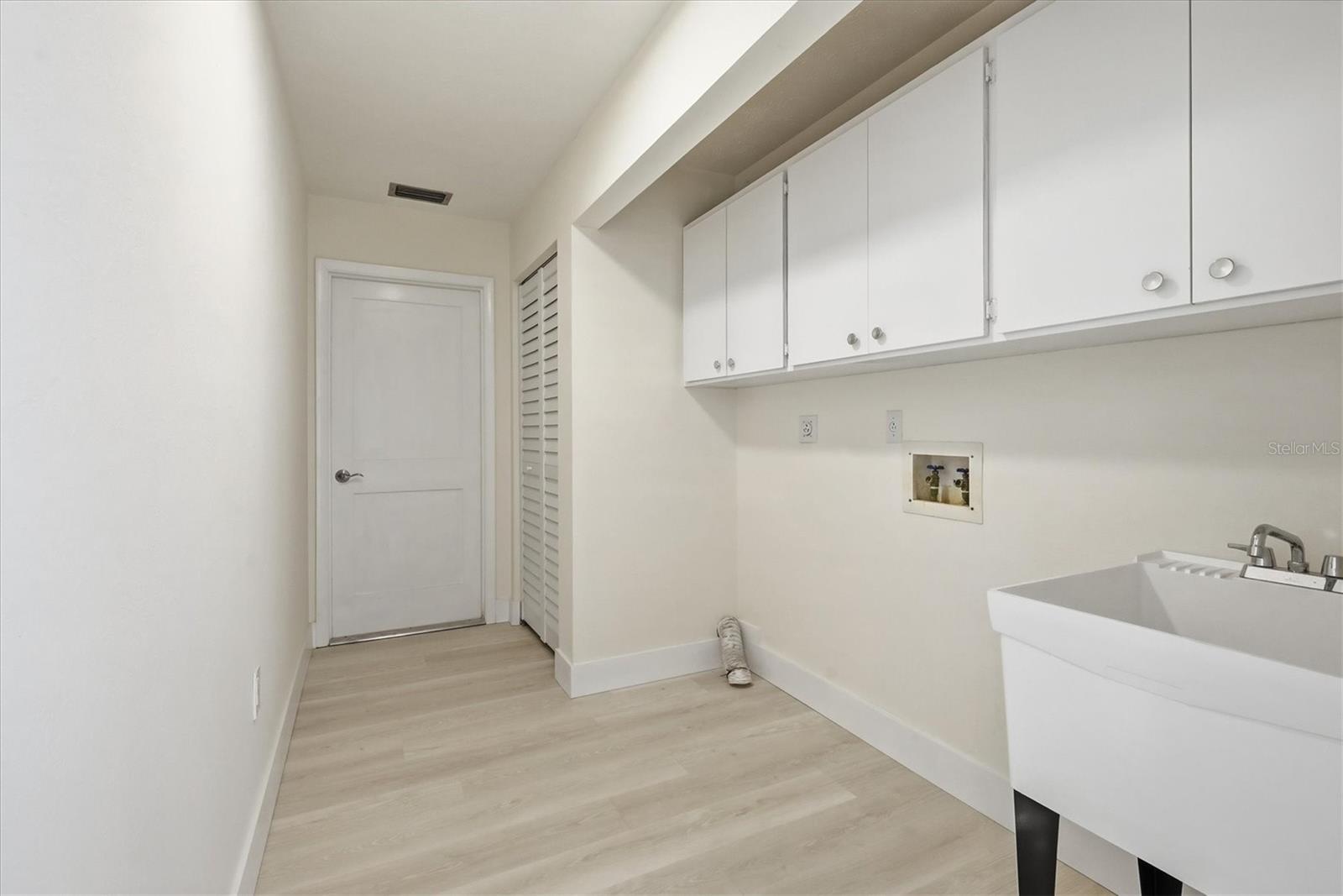 Image 25 of 40 For 3 Dover Drive