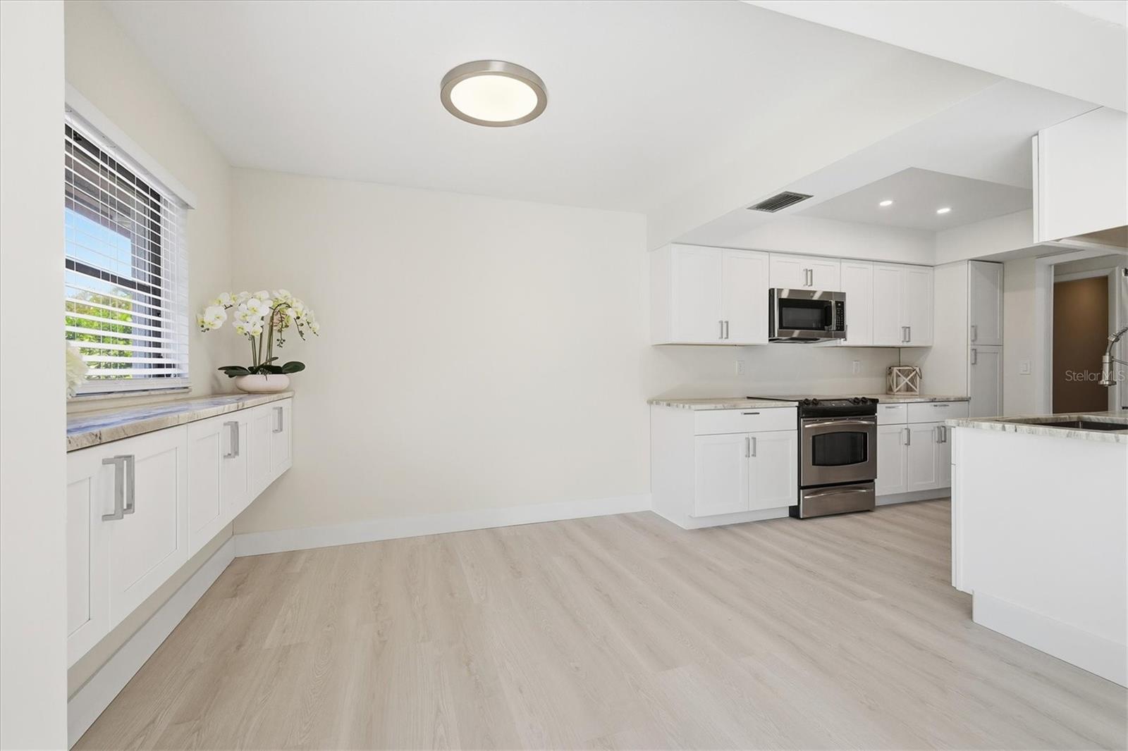 Image 8 of 40 For 3 Dover Drive