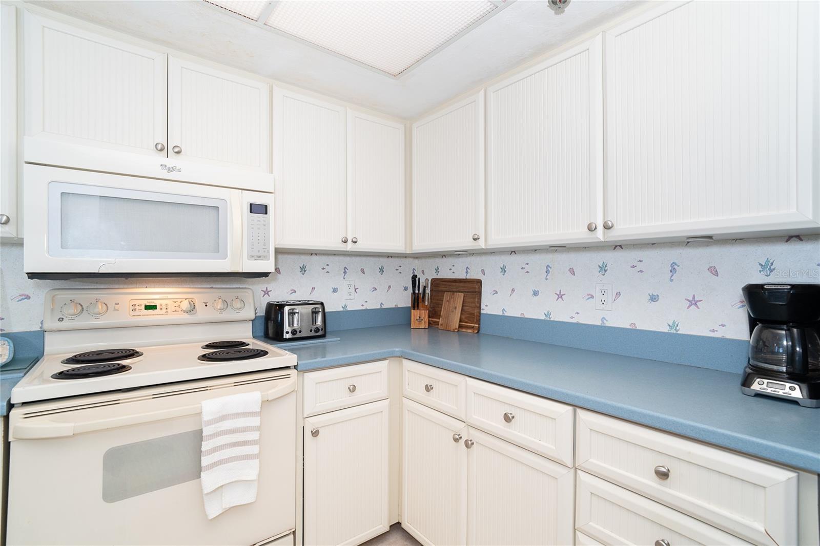 Image 19 of 37 For 7470 Palm Island Drive 2811