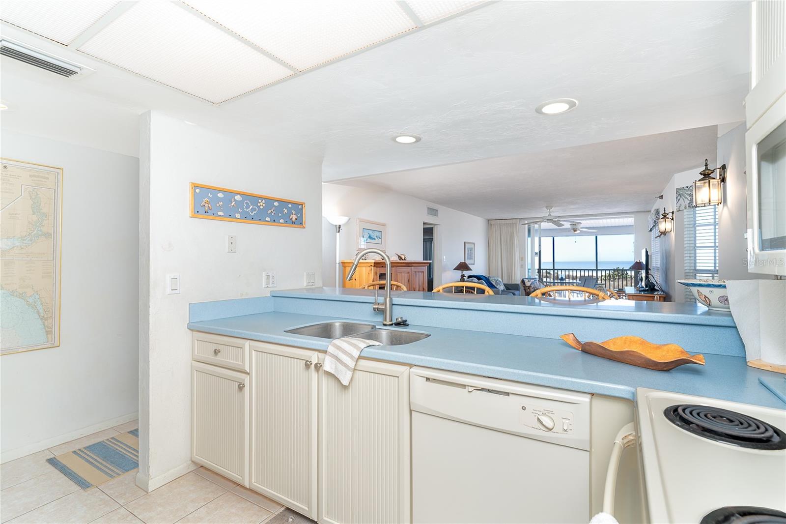 Image 20 of 37 For 7470 Palm Island Drive 2811