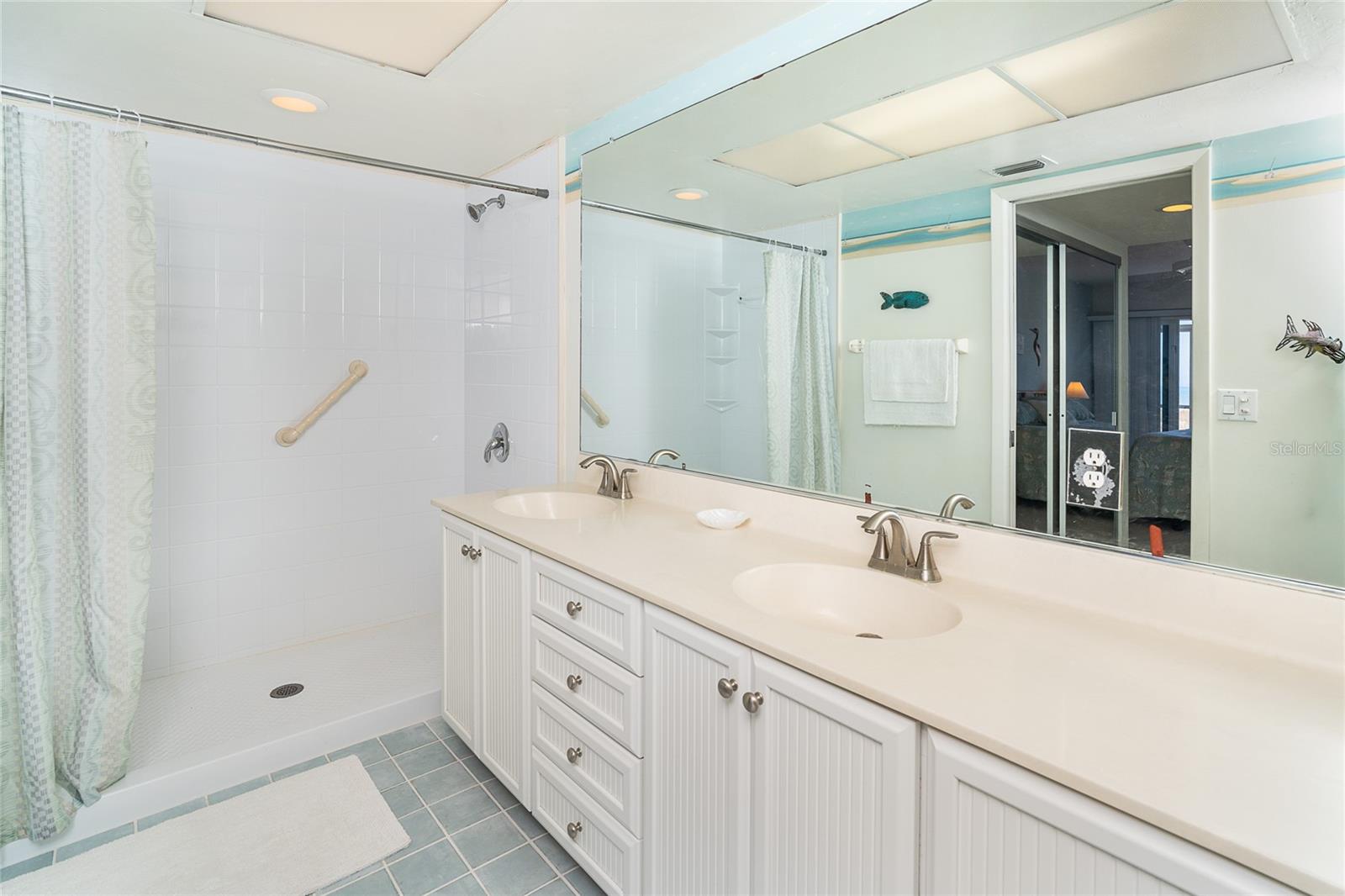 Image 26 of 37 For 7470 Palm Island Drive 2811