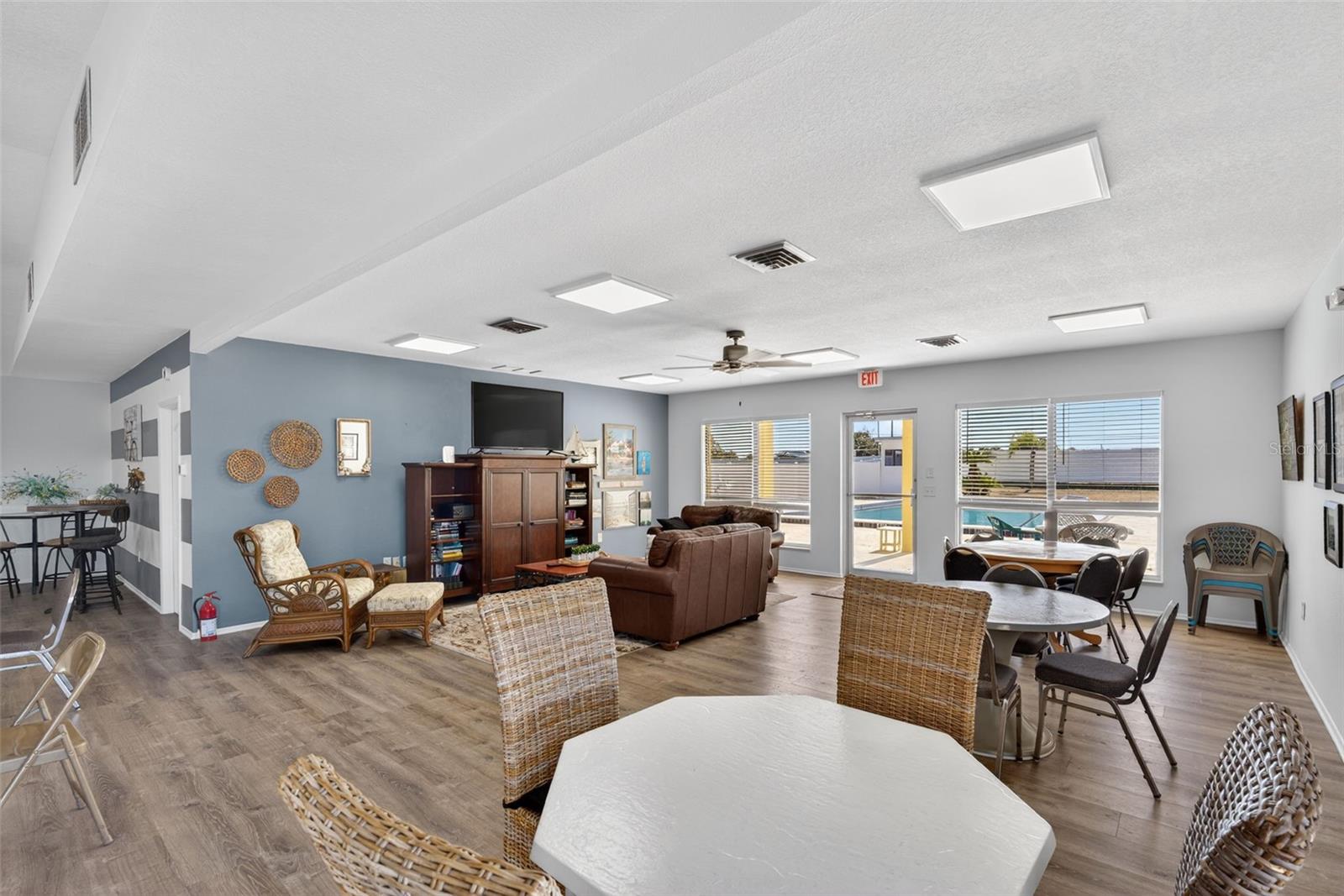 Image 22 of 34 For 6699 San Casa Drive L8