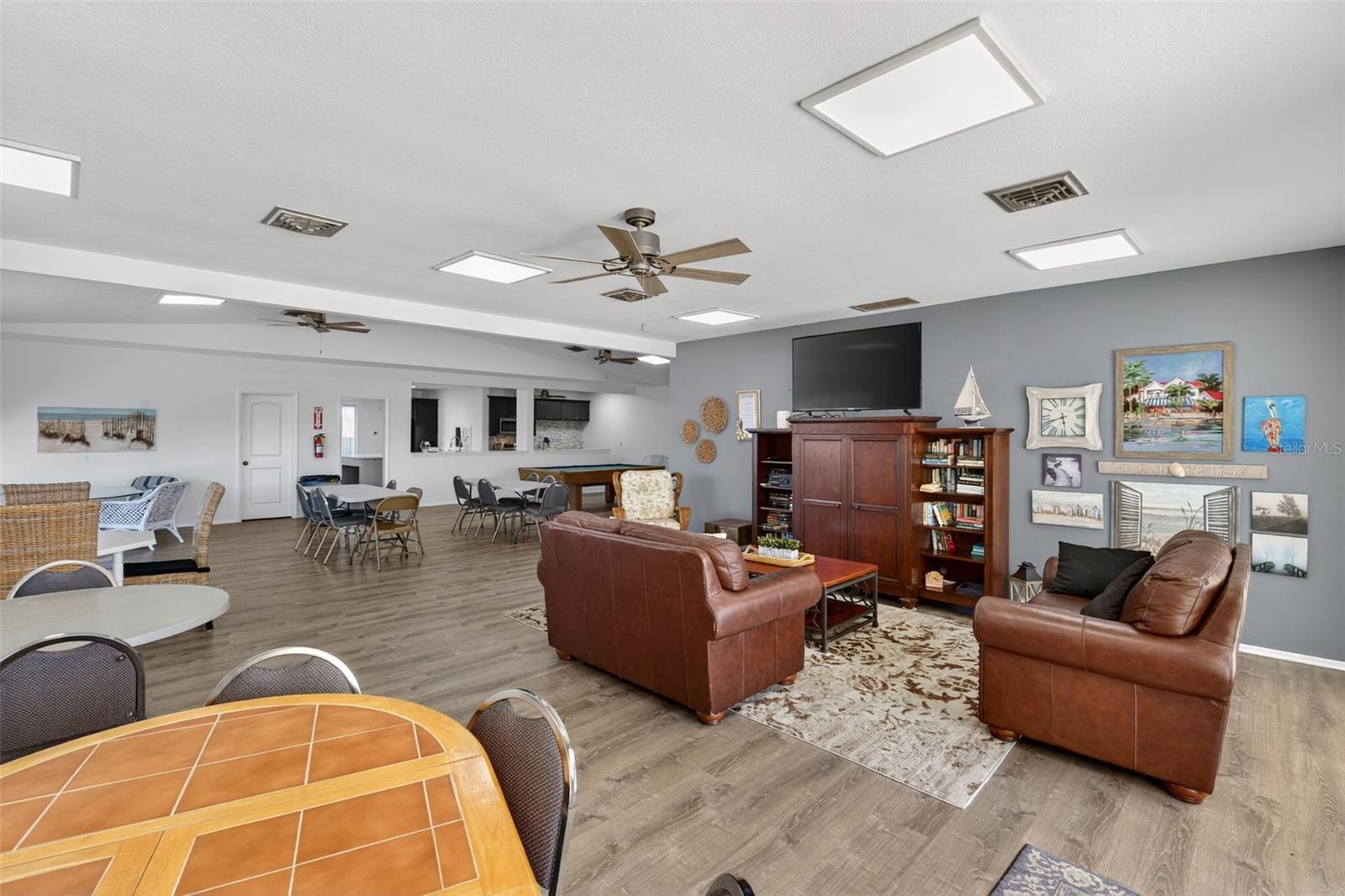 Image 24 of 34 For 6699 San Casa Drive L8