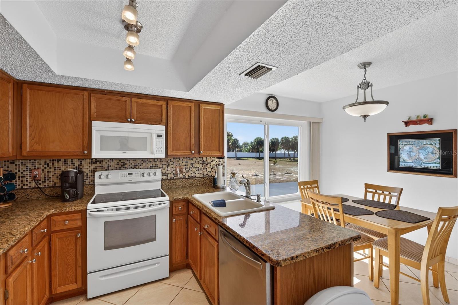 Image 9 of 34 For 6699 San Casa Drive L8