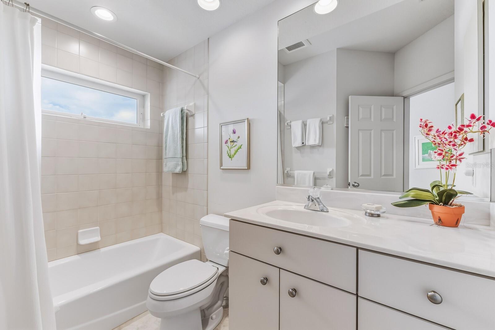 Image 17 of 39 For 809 Harbor Drive