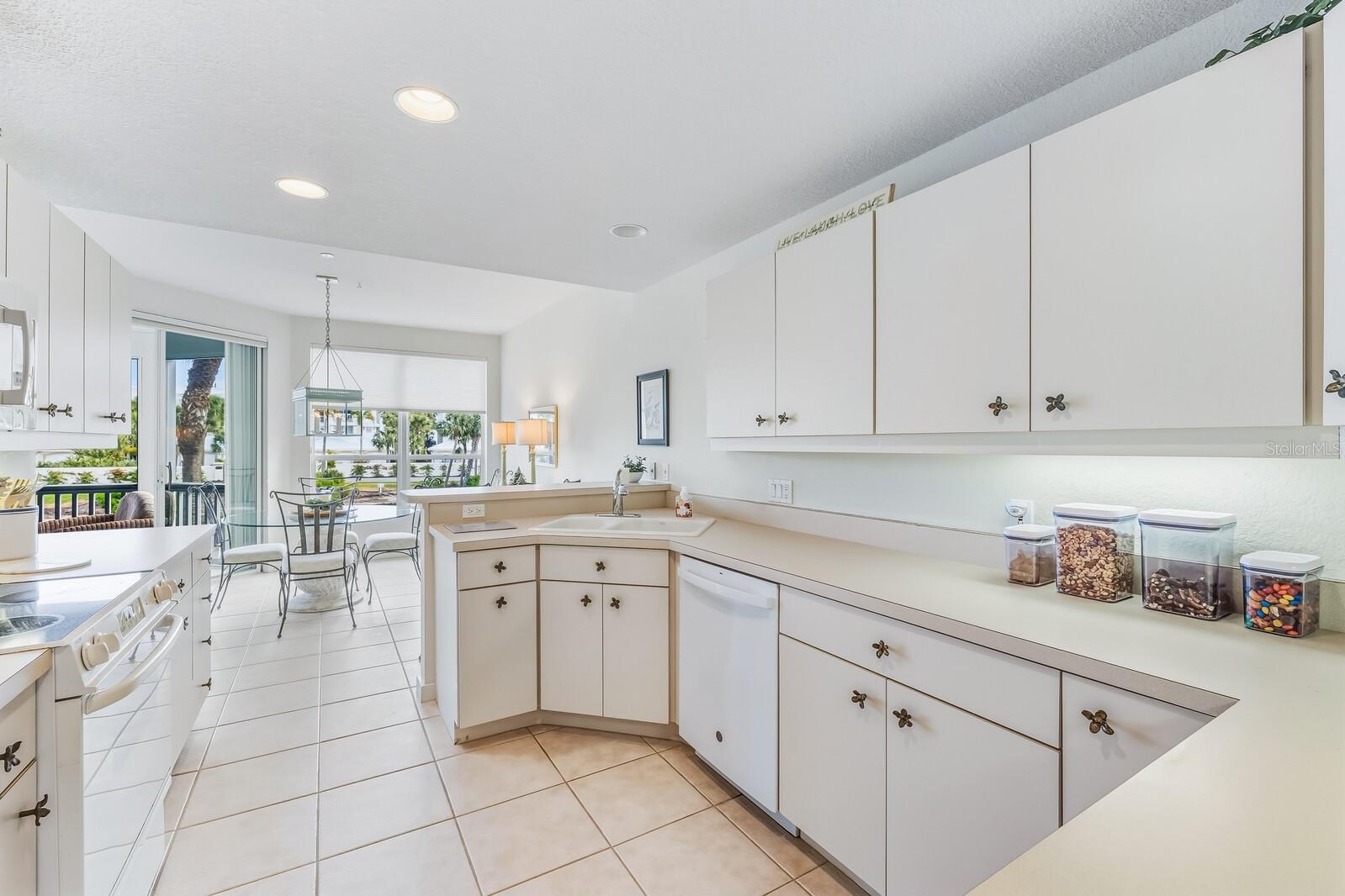 Image 9 of 39 For 809 Harbor Drive