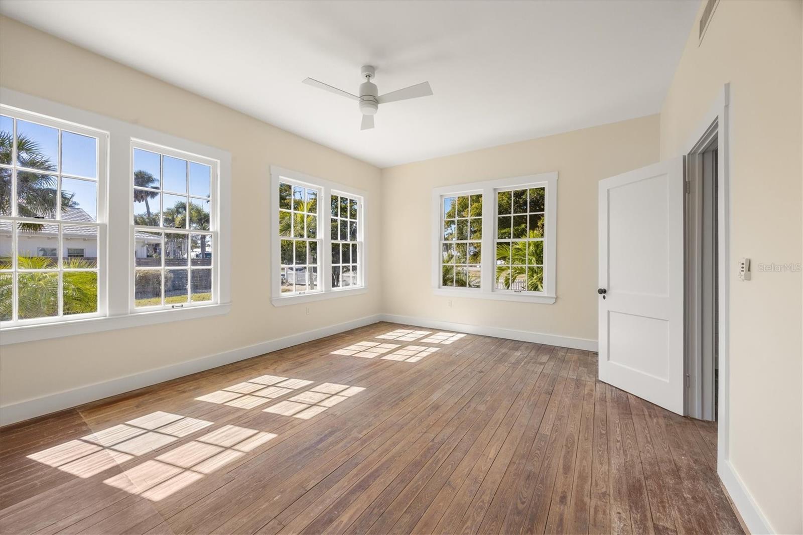 Image 12 of 39 For 260 Gilchrist Avenue