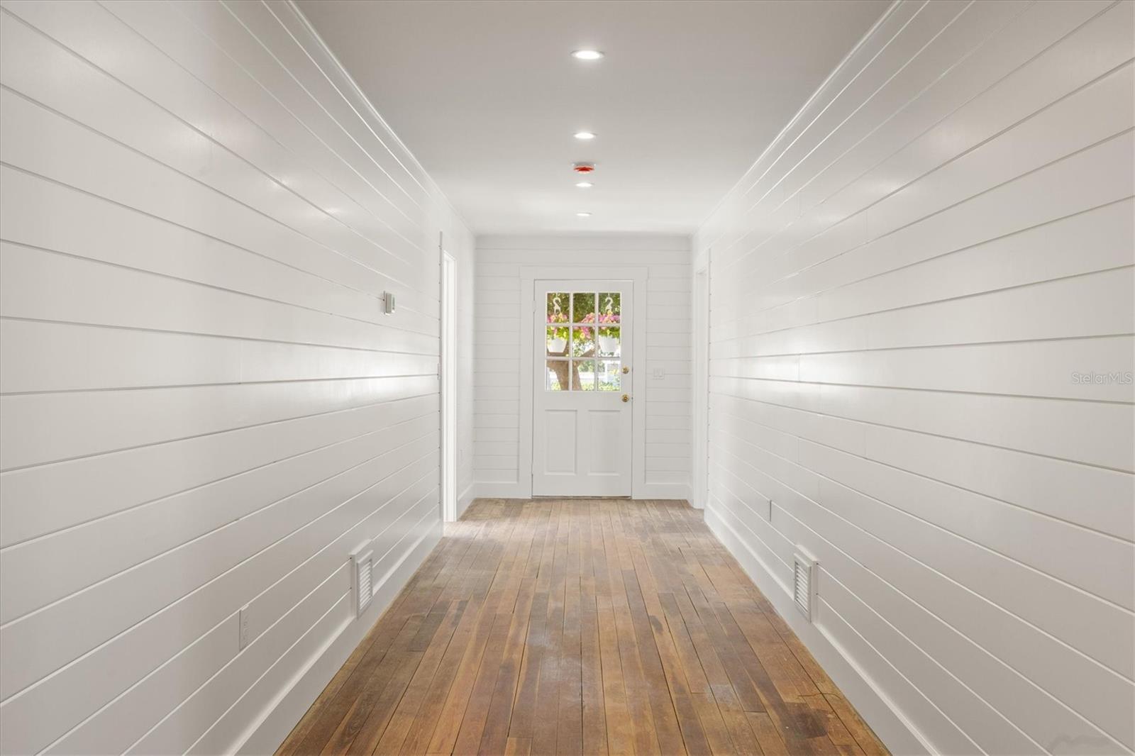 Image 15 of 39 For 260 Gilchrist Avenue