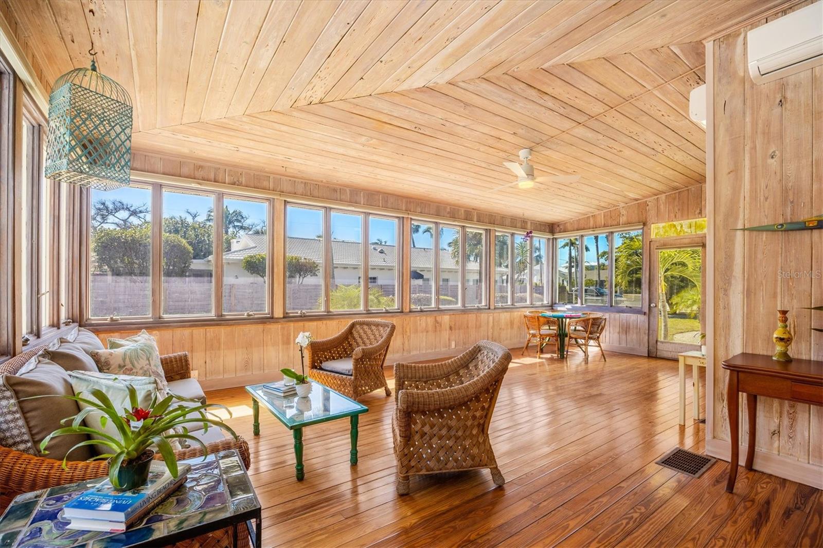 Image 20 of 39 For 260 Gilchrist Avenue