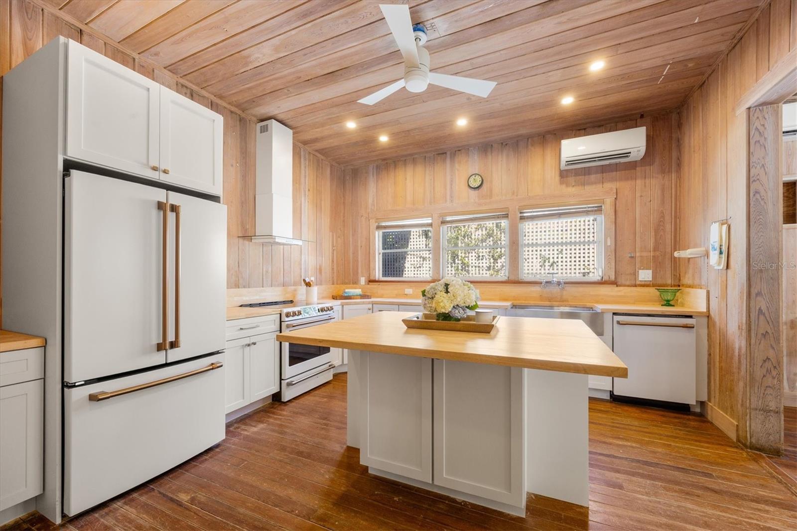 Image 22 of 39 For 260 Gilchrist Avenue