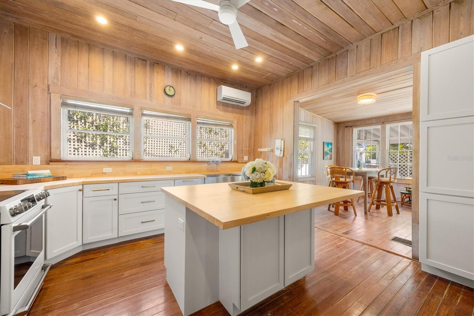 Image 23 of 39 For 260 Gilchrist Avenue