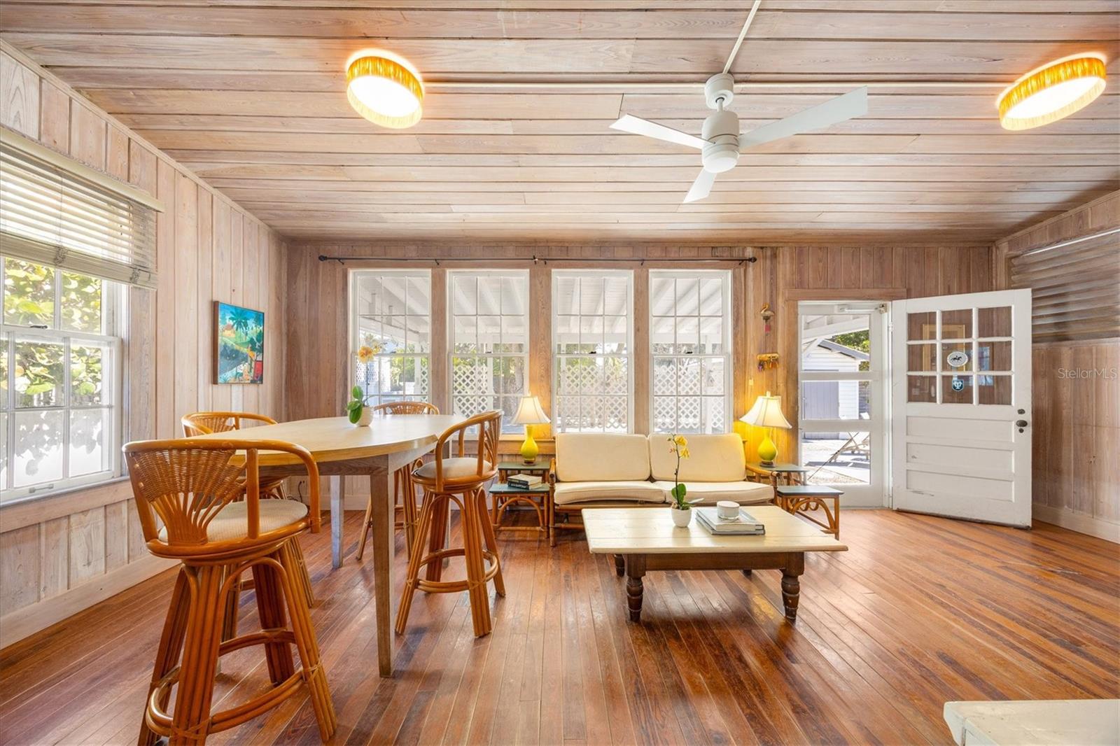 Image 24 of 39 For 260 Gilchrist Avenue