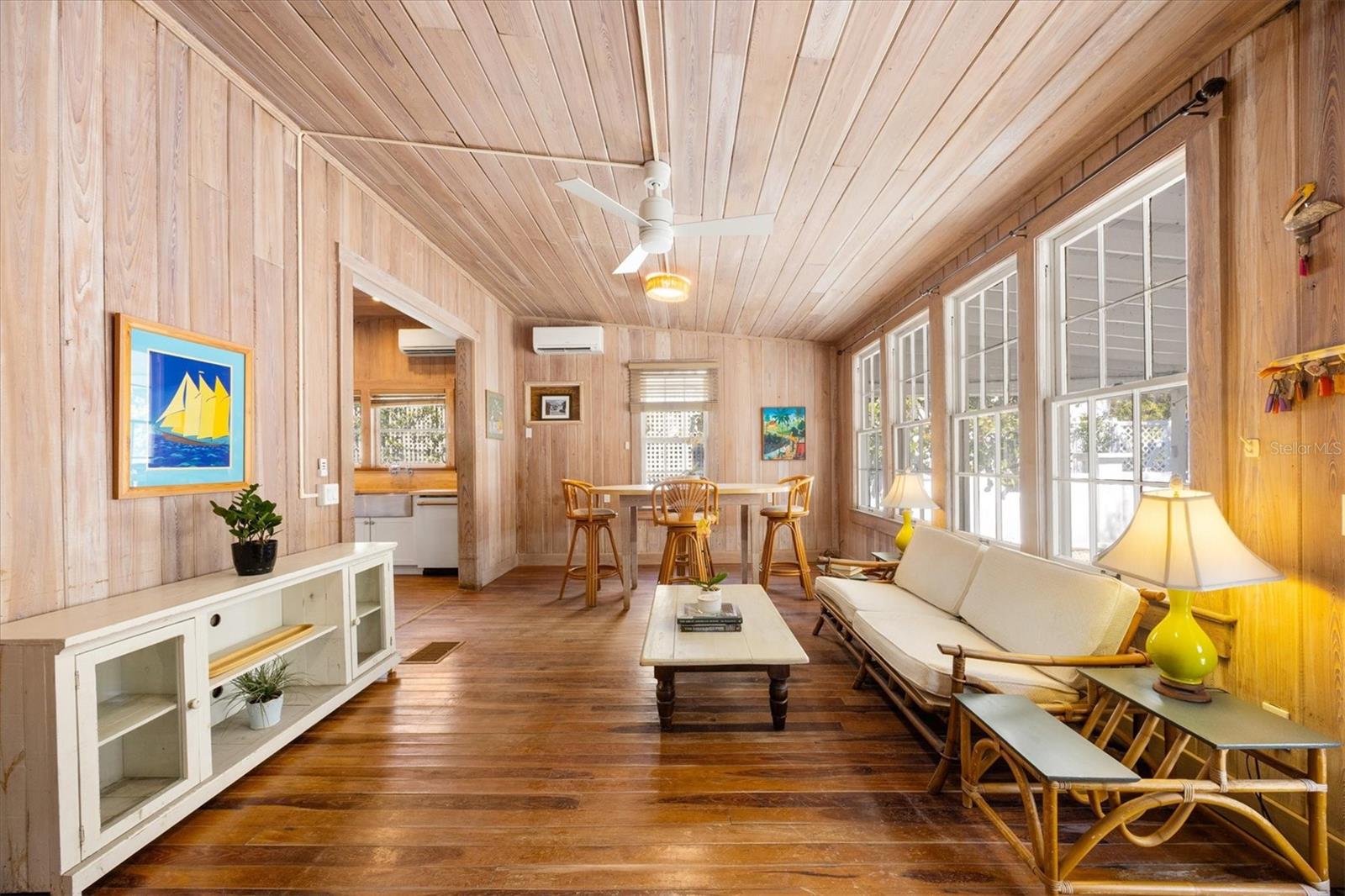 Image 25 of 39 For 260 Gilchrist Avenue