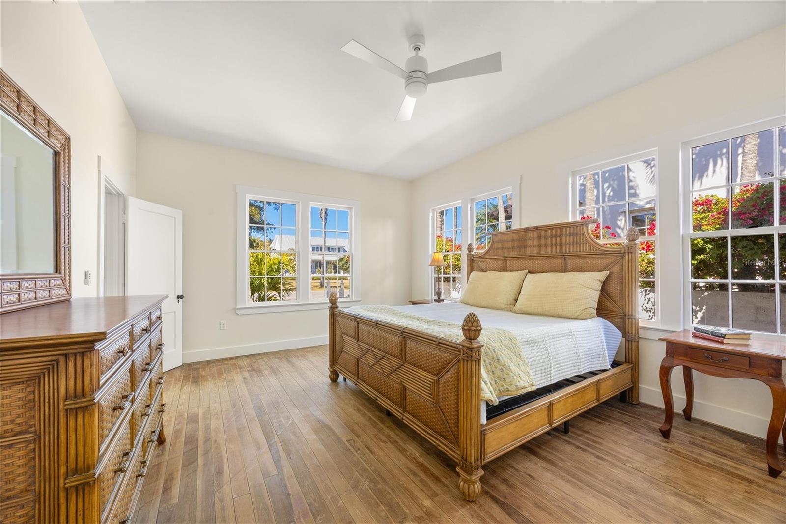 Image 26 of 39 For 260 Gilchrist Avenue