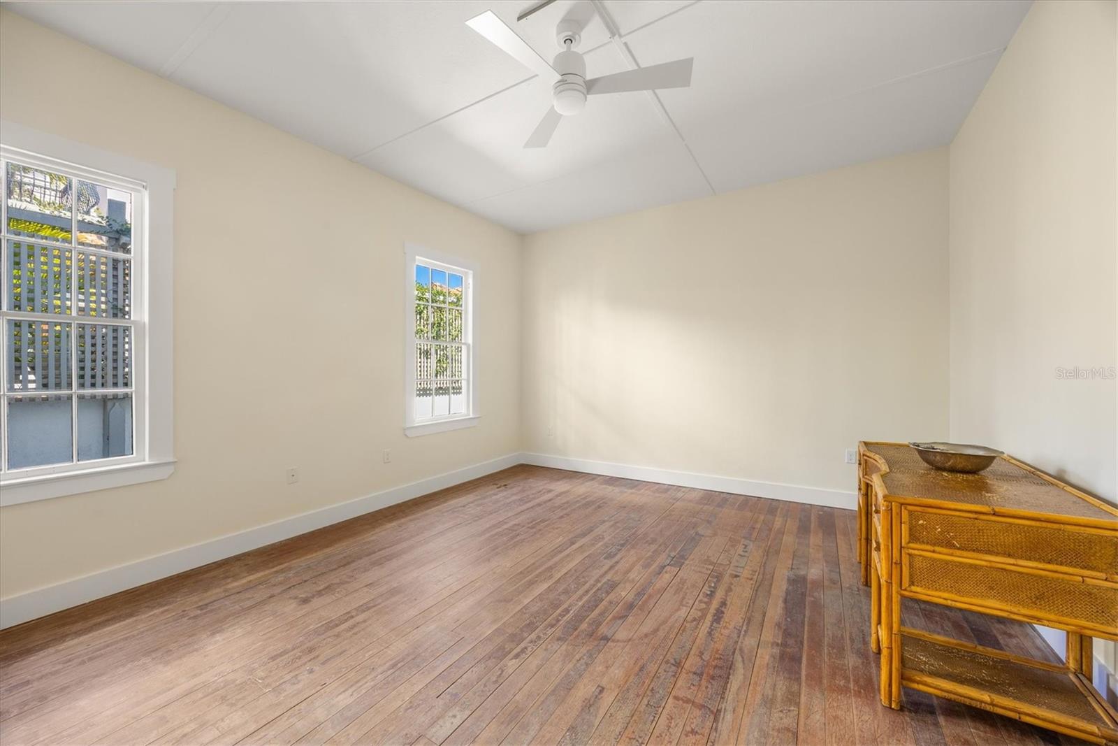 Image 27 of 39 For 260 Gilchrist Avenue