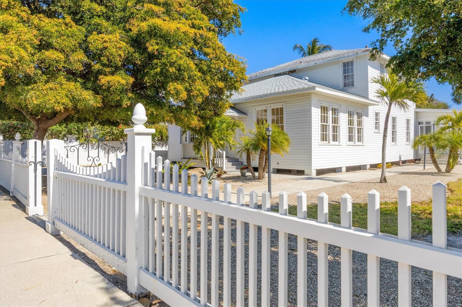 Image 3 of 39 For 260 Gilchrist Avenue